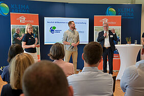 Dietmar Pfähler, 1. Vorsitzender Anpfiff ins Leben und Henrik Westerberg von der Dietmar Hopp Stiftung Dietmar Pfähler, 1. Vorsitzender Anpfiff ins Leben und Henrik Westerberg von der Dietmar Hopp Stiftung