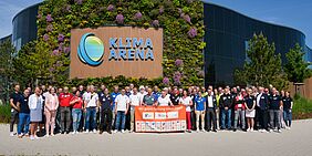 Gruppenbild vor der Klima Arena Gruppenbild vor der Klima Arena